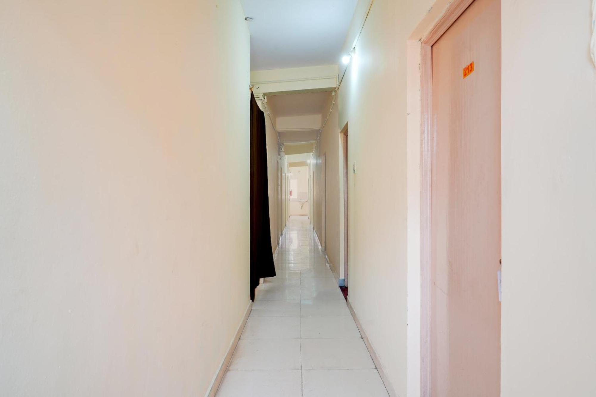Super Townhouse Marathahalli Near Klm Fashion Mall 班加罗尔 外观 照片